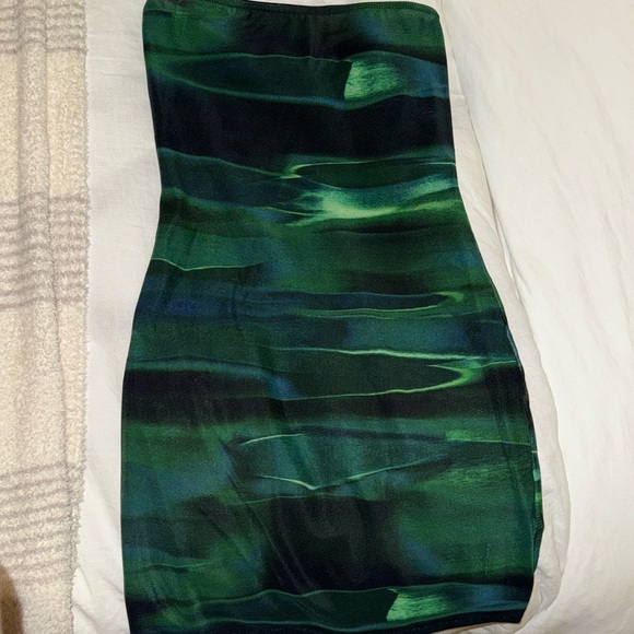 BRAND NEW Spark The Passion Mini Dress Green Distortion Whitefox Boutique XS - Picture 6 of 6